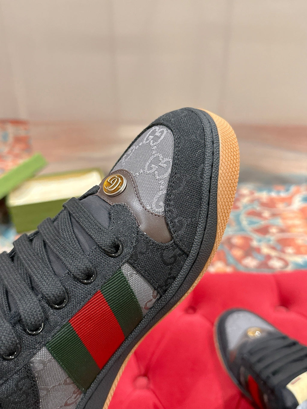 GUCCI 26S SCREENER SNEAKER IN BLACK AND GREY CANVAS